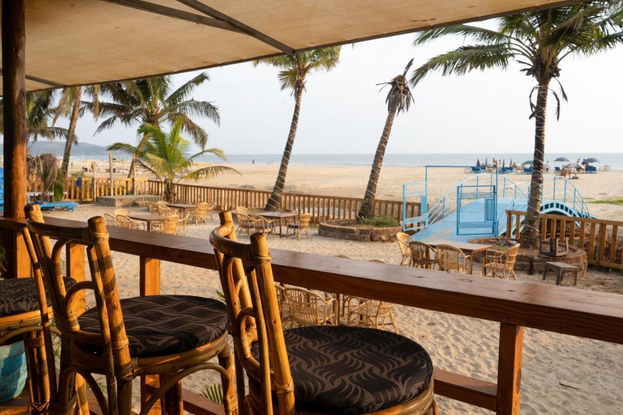 Shaan Coco Palms Beach Resort Morjim Exterior photo