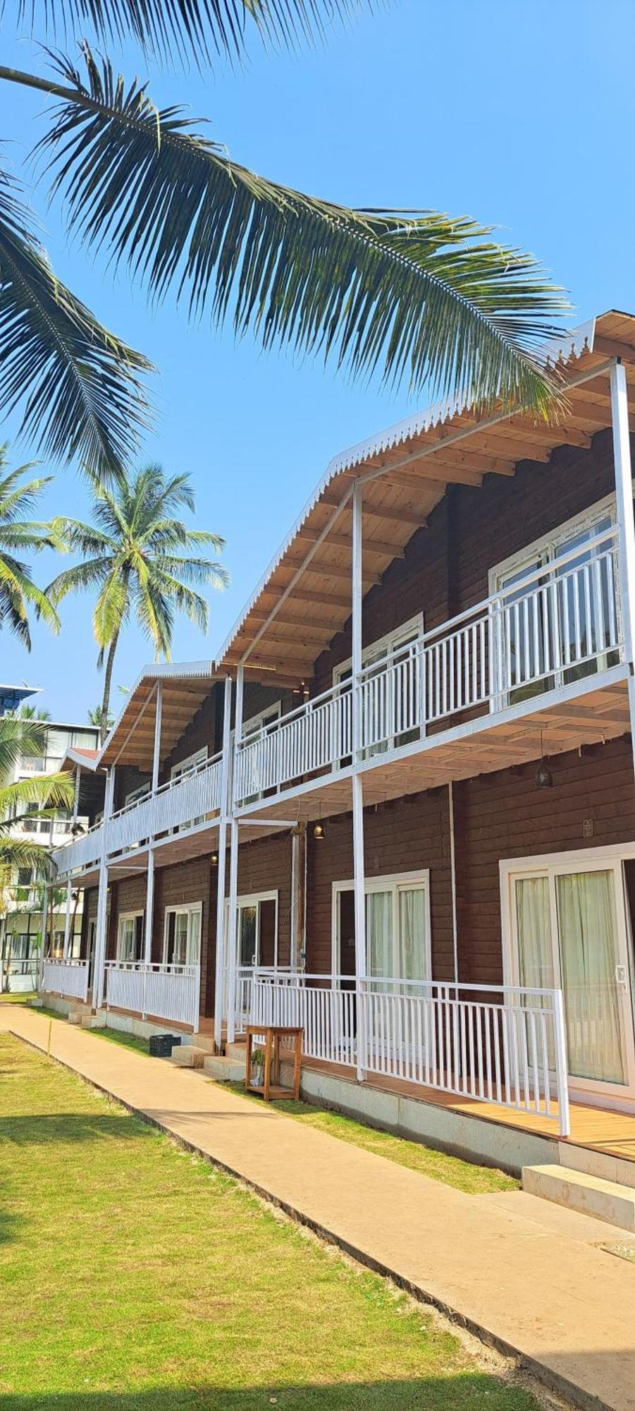 Shaan Coco Palms Beach Resort Morjim Exterior photo