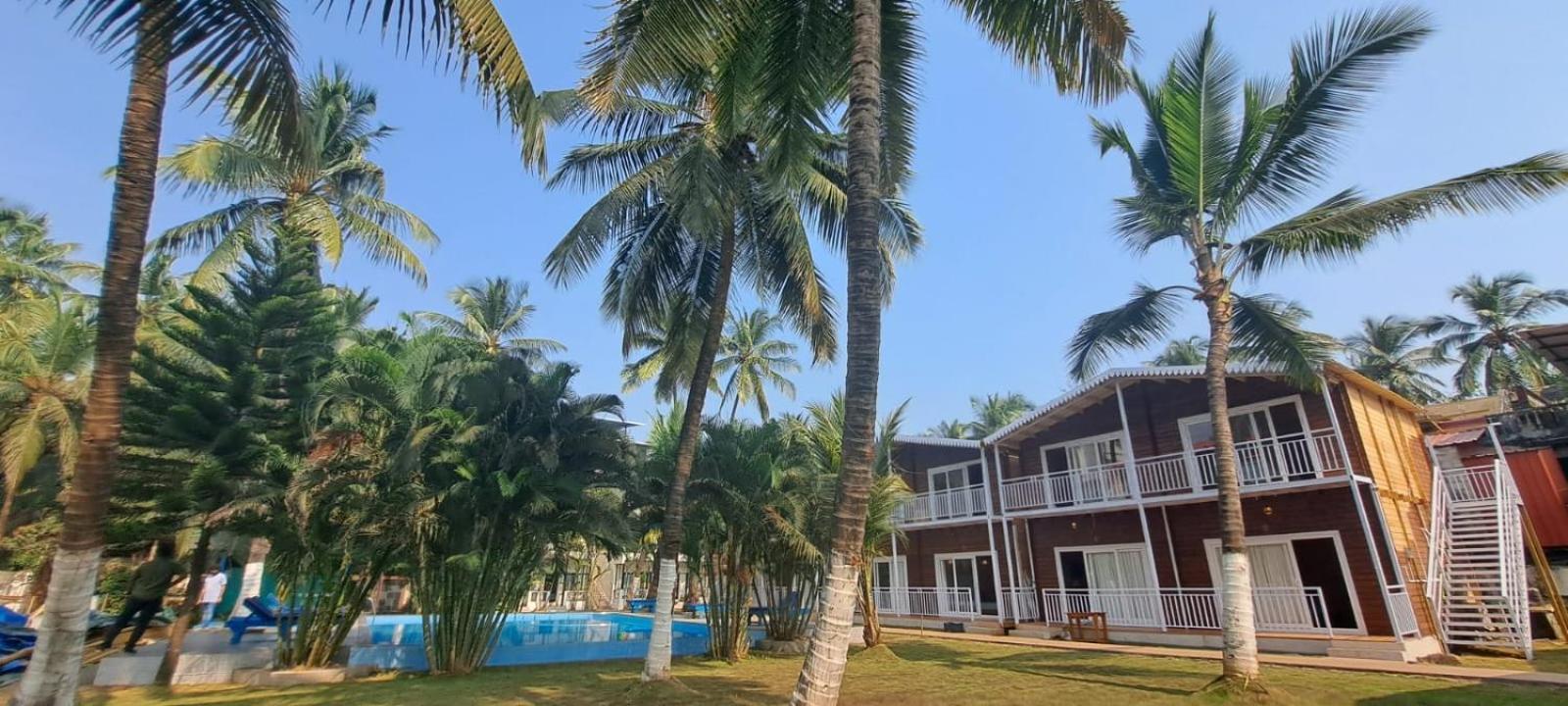 Shaan Coco Palms Beach Resort Morjim Exterior photo
