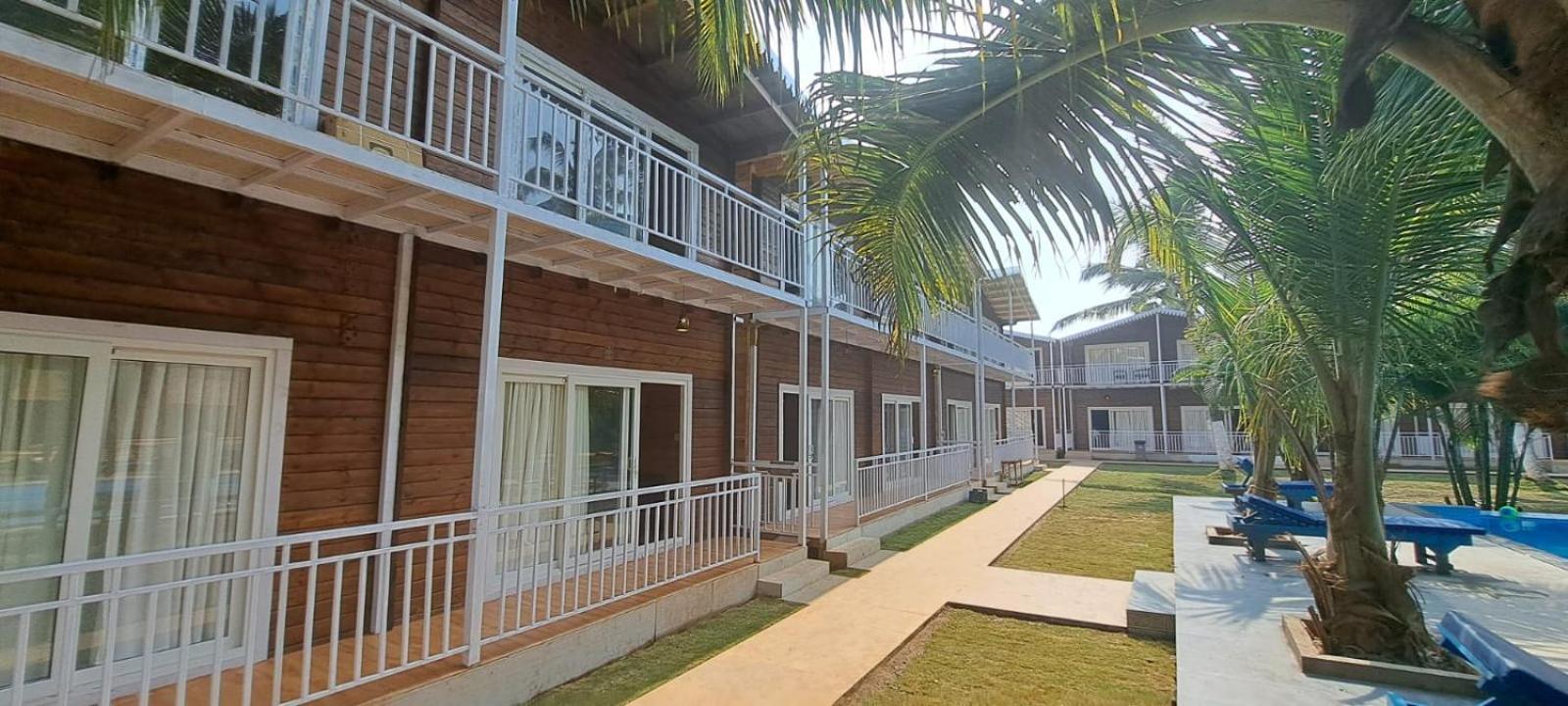 Shaan Coco Palms Beach Resort Morjim Exterior photo