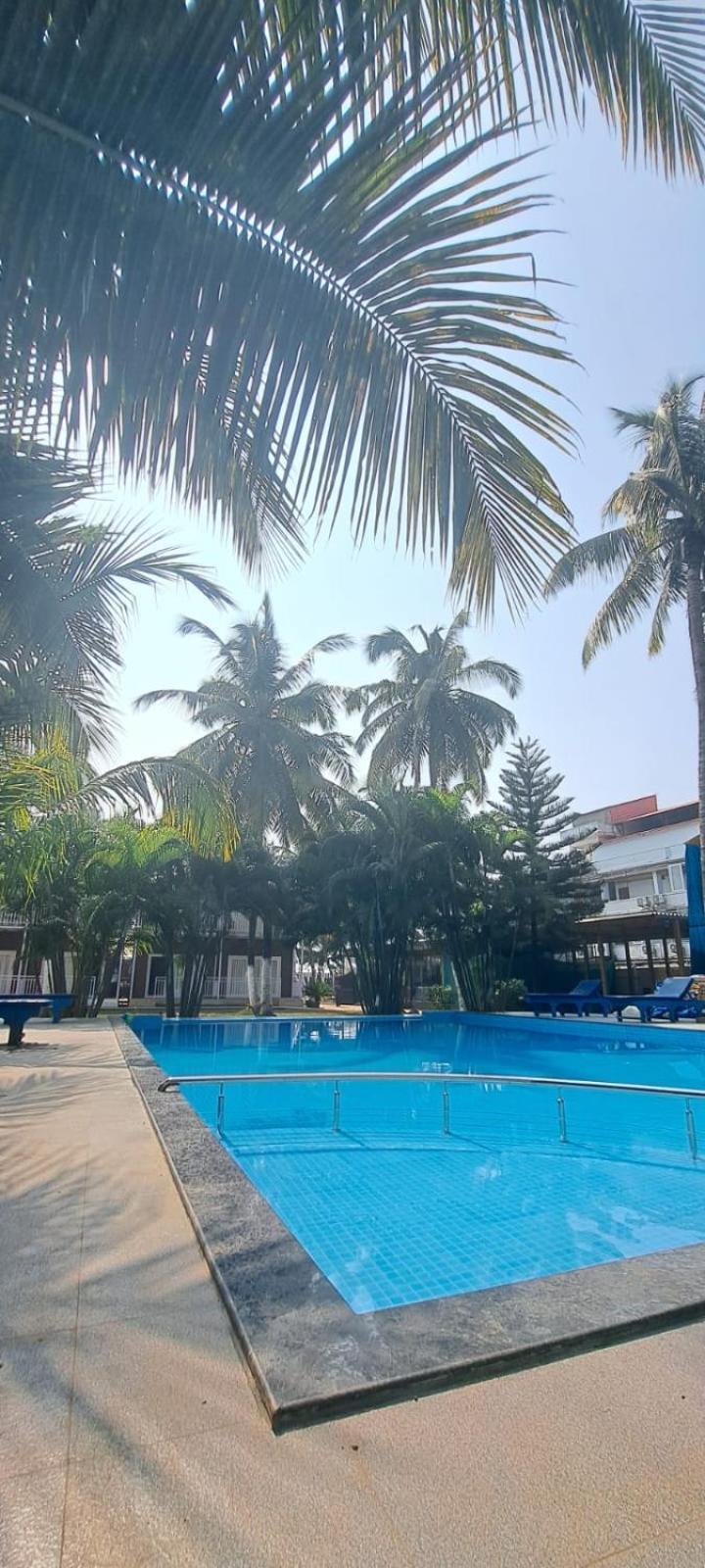 Shaan Coco Palms Beach Resort Morjim Exterior photo